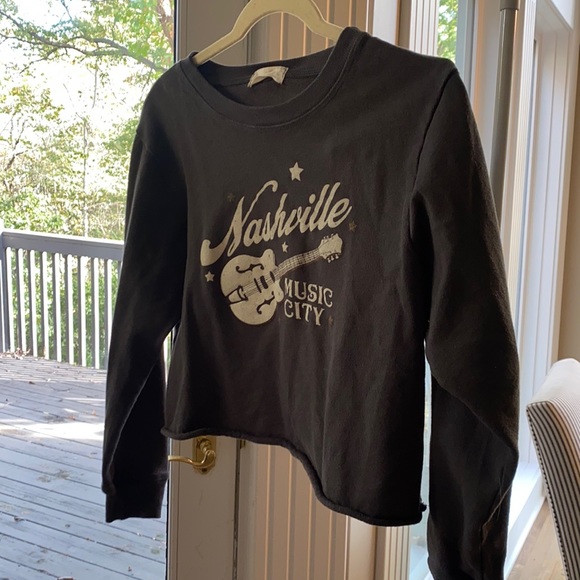 Altar'd State Tops - Altar’d State amazing cropped Nashville ls shirt